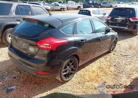 2016 Ford Focus Se z USA, uszkodzony, nr VIN 1FADP3K23GL257410